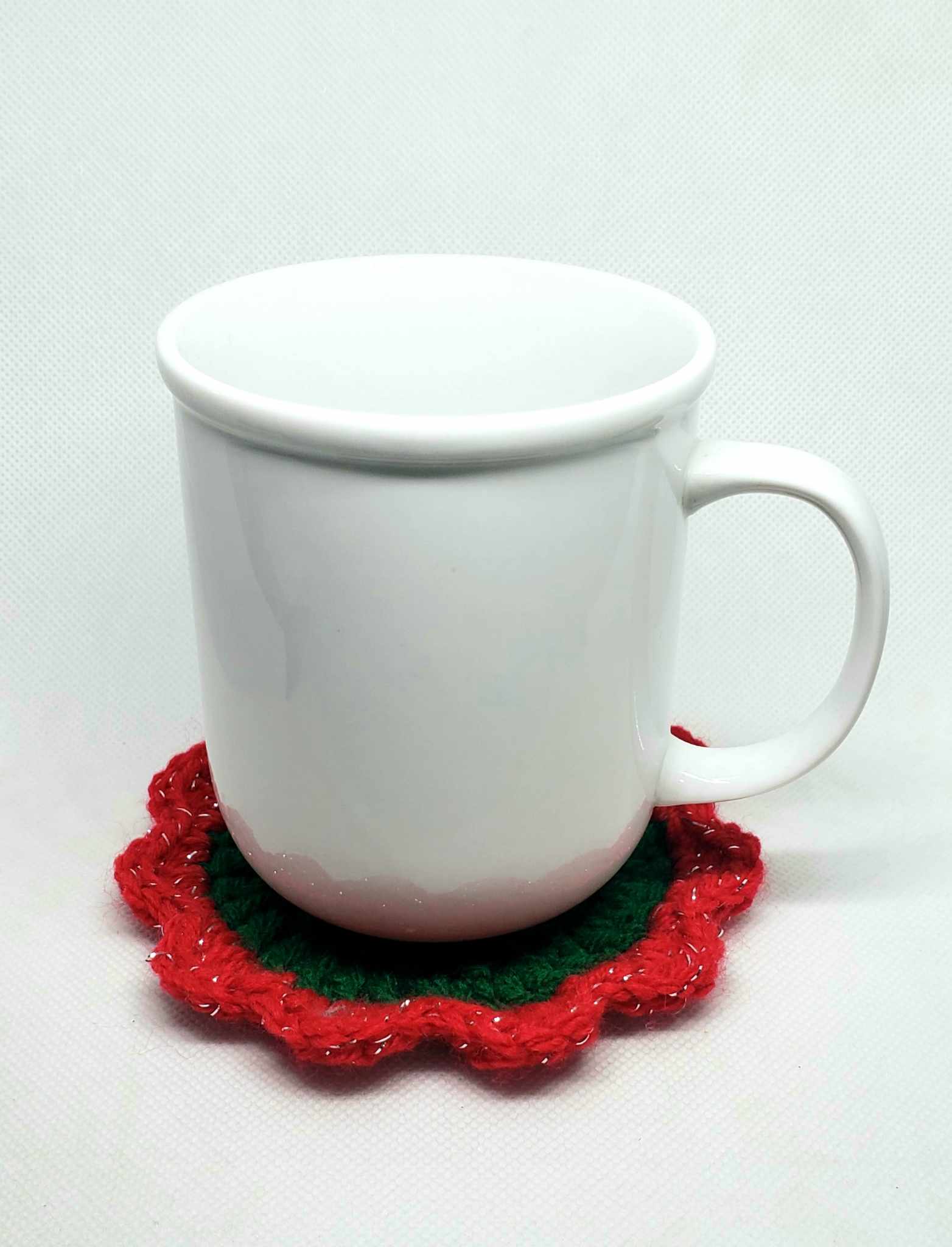 10 inch china mug on single green and red sparkle coaster